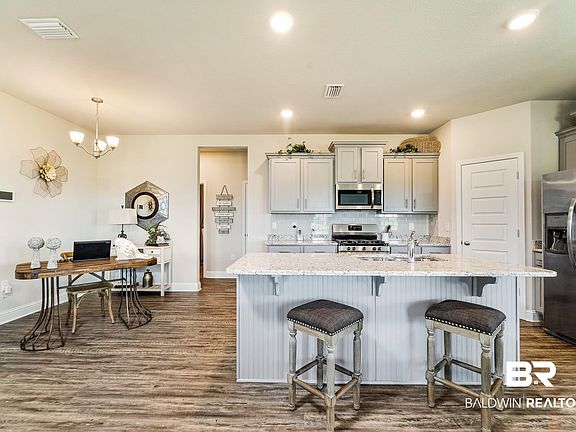 4th image of 13101 Shoshoney Cir