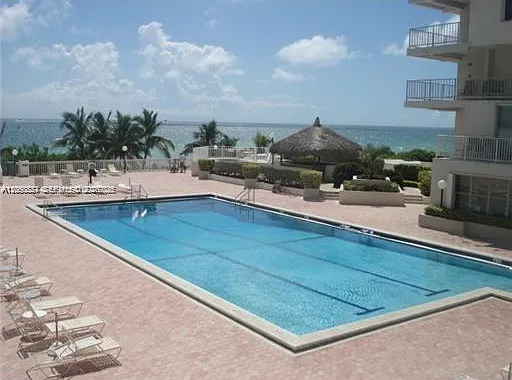 5401 Collins Ave #230 — Photo 10