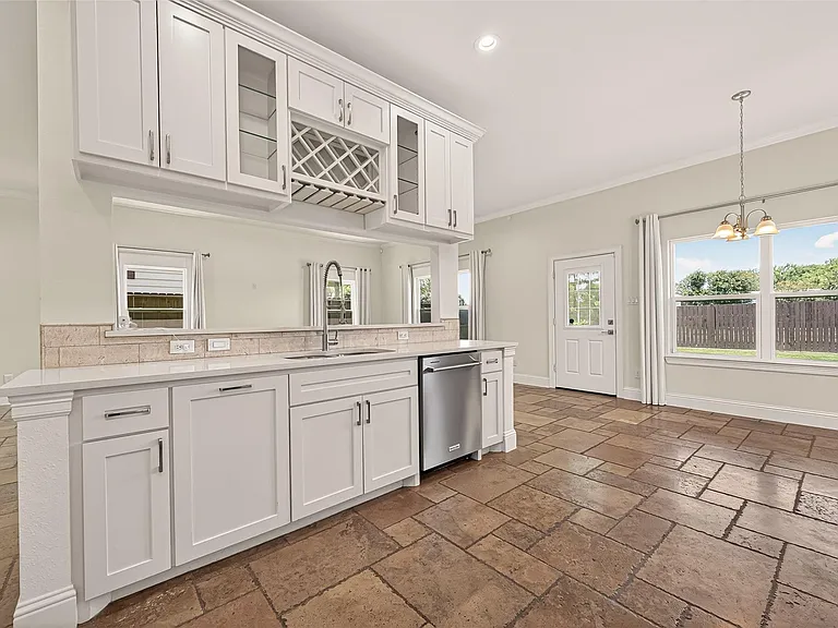 2211 Silverbonnet St — Photo 16