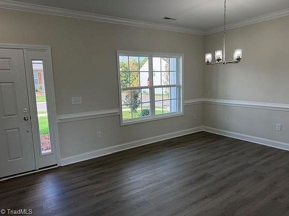 3rd image of 1335 Dandridge Dr