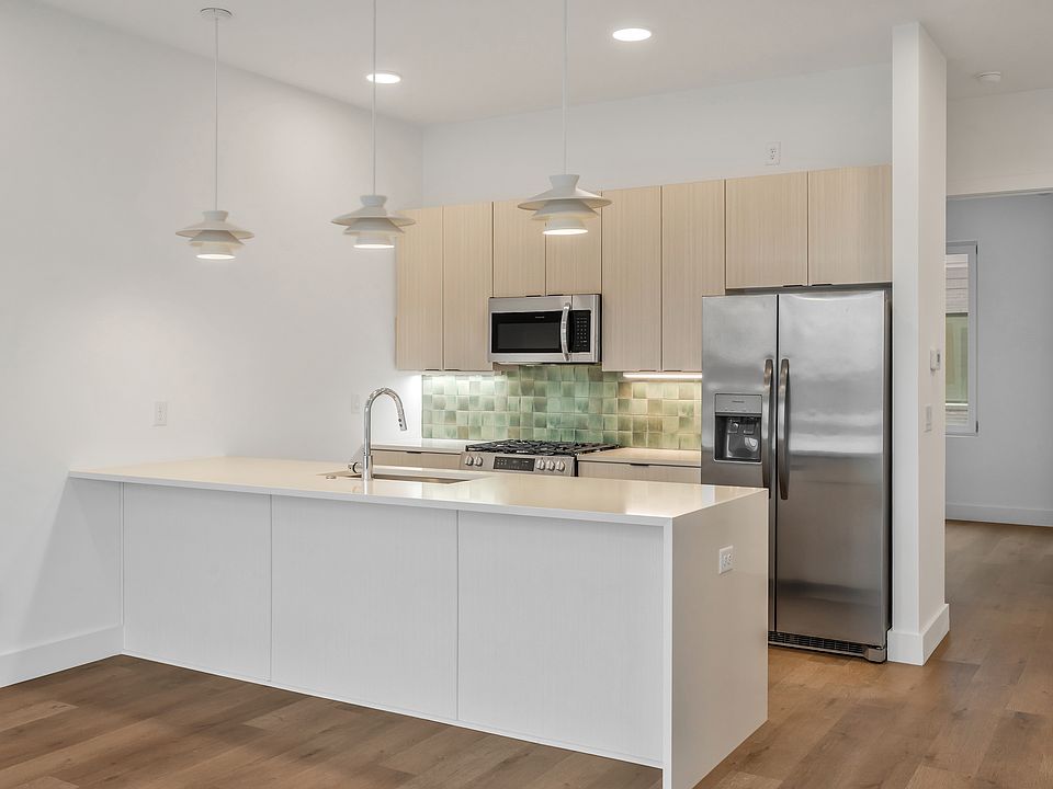 1st image of 128 Ventura Way #128