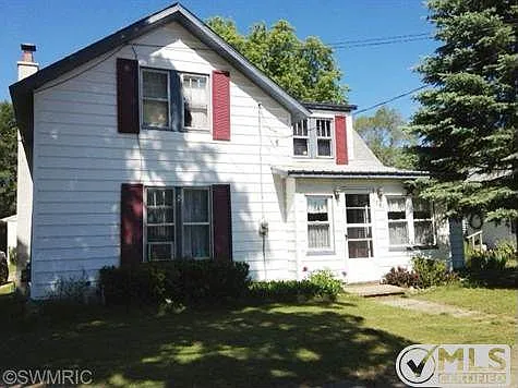 821 N Hemlock St photo 1