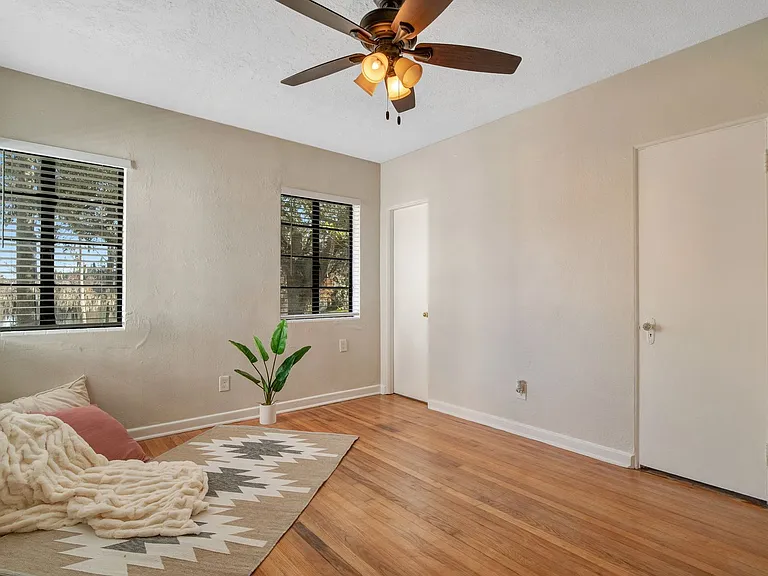 730-732 N Highland Ave — Photo 34