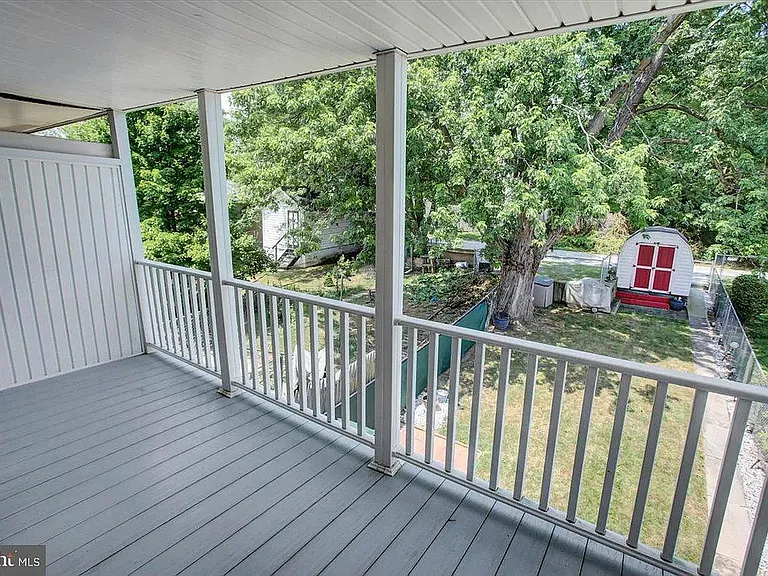 823 Mulberry Ave — Photo 11