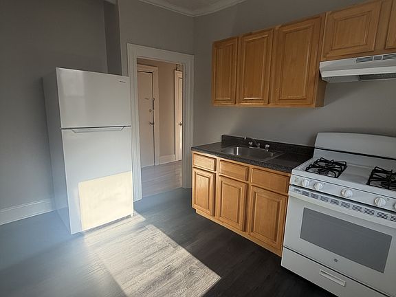 4th image of 6 Poplar St Floor 1