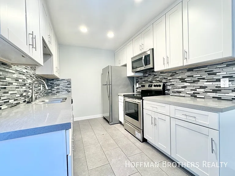 415 N Oakhurst Dr #108 — Photo 6
