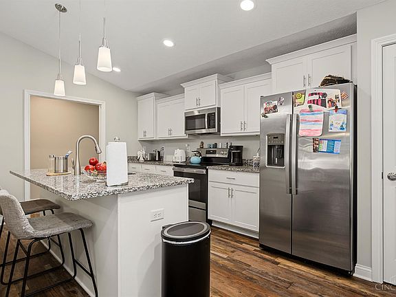 5th image of 746 Villa Ct