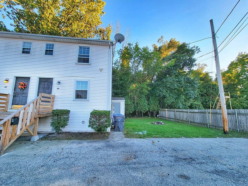 2 level side by side duplex. Parking right outside front door.