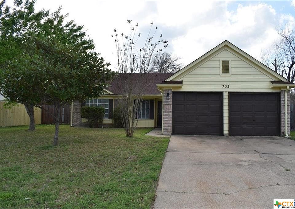 1st image of 702 Brazos Dr