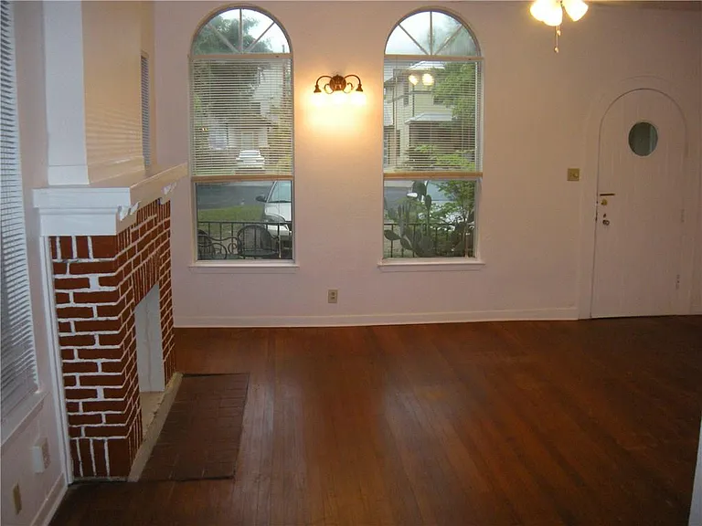 1607 Palma Plz #B — Photo 5