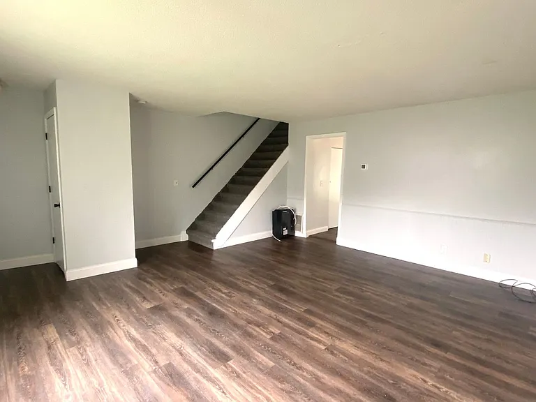 2221-2227 StoneyBrook Road — Photo 5