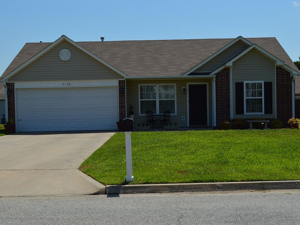 1st image of 2106 Greenbrier Cir