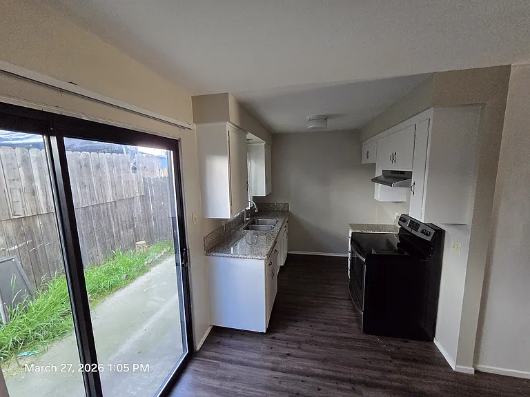 349 N Vecino Dr #4 — Photo 7