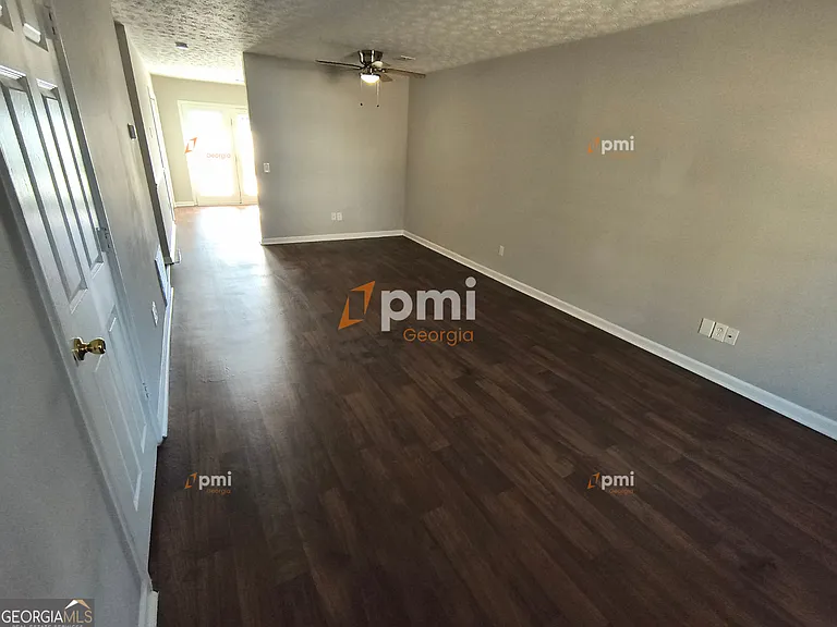 102 Peachtree Ct — Photo 4