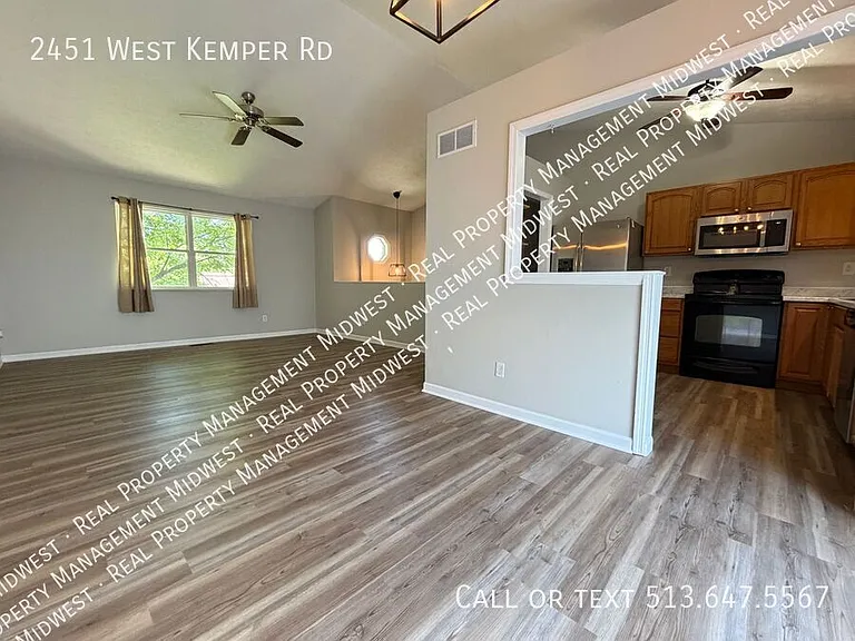 2451 W Kemper Rd — Photo 4