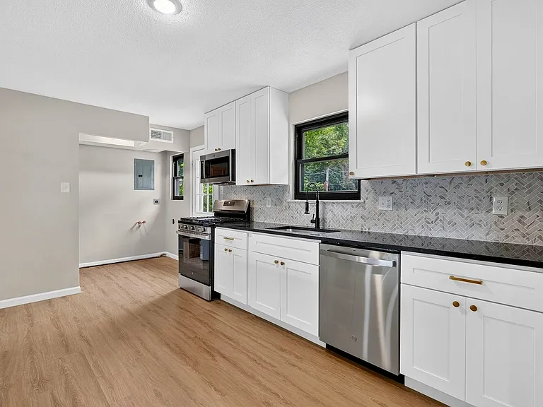207 Allen Dr — Photo 9