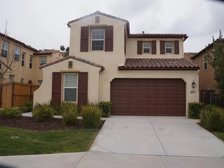 1052 Breakaway Dr — Photo 1