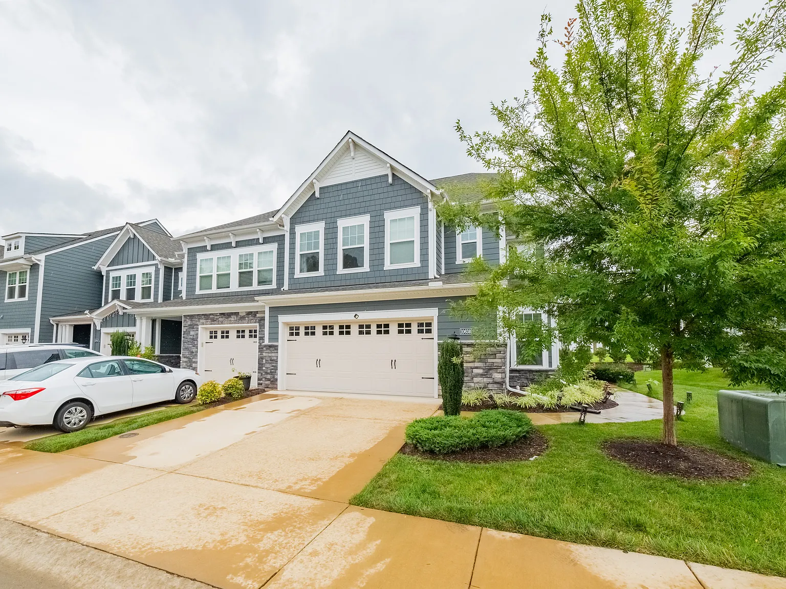 4 bed, 2.5 bath, 2152 sqft, $3,099 — Photo 2