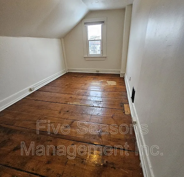 432 Colchester Ave — Photo 13