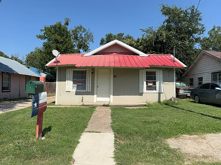 195 Bryan St — Photo 8
