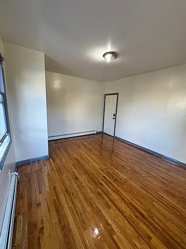 154 Clarence St Photo 1