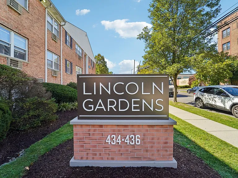 436 Lincoln Ave — Photo 9