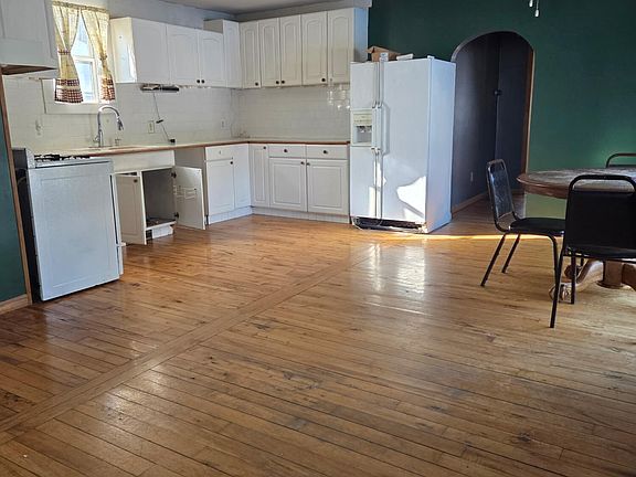 4th image of 1135 W 1st St