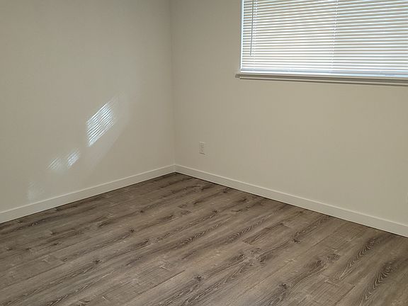 4th image of 21800 SE Alder Dr APT 3