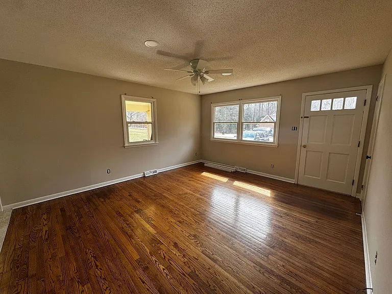 1601 Alderman Cir — Photo 7