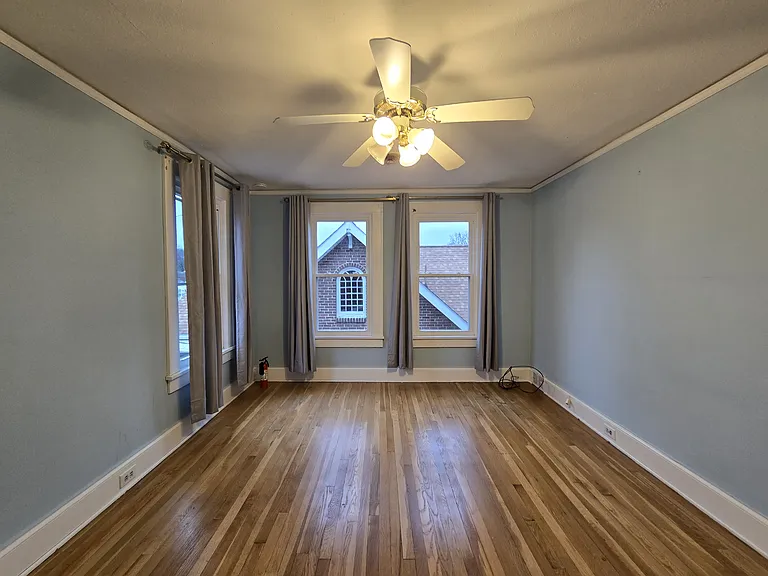 400 Wiley Ave #B — Photo 4