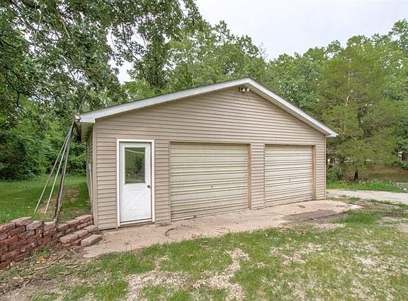 3rd image of 251 Sunny Ln