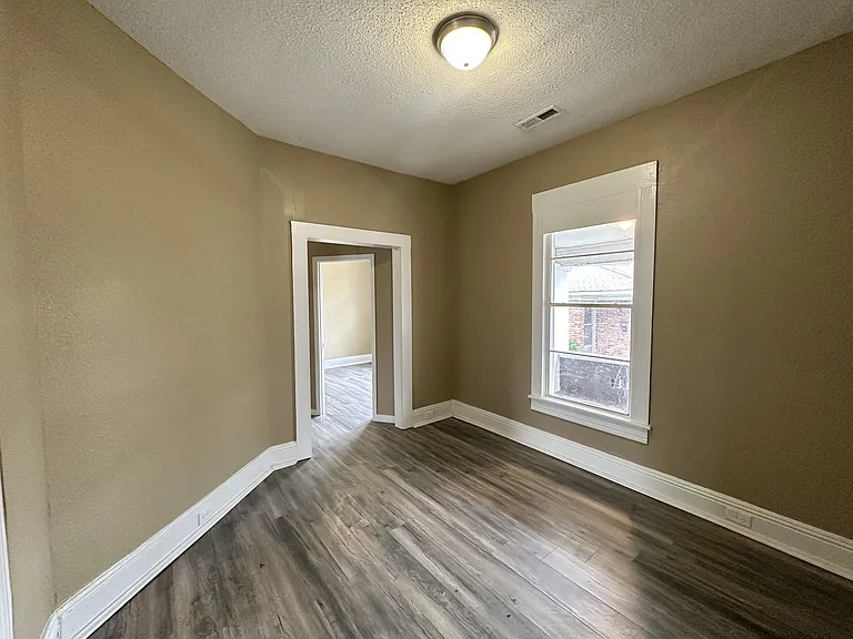 1213 Alabama Ave SW — Photo 3