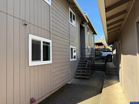 5th image of 3311 3317 Willow Ct SE