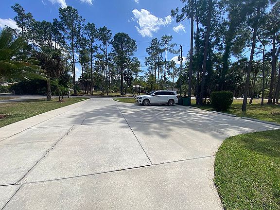 Driveway for up to 15 cars