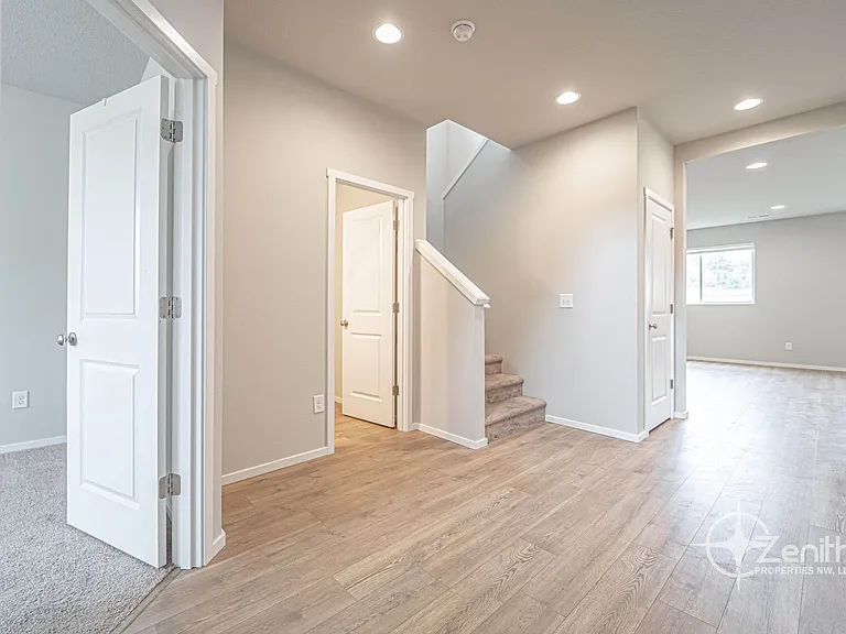 2608 S White Salmon Dr — Photo 6