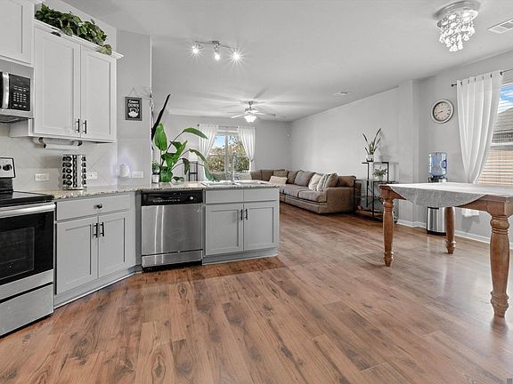 4th image of 10705 Dodger Dr