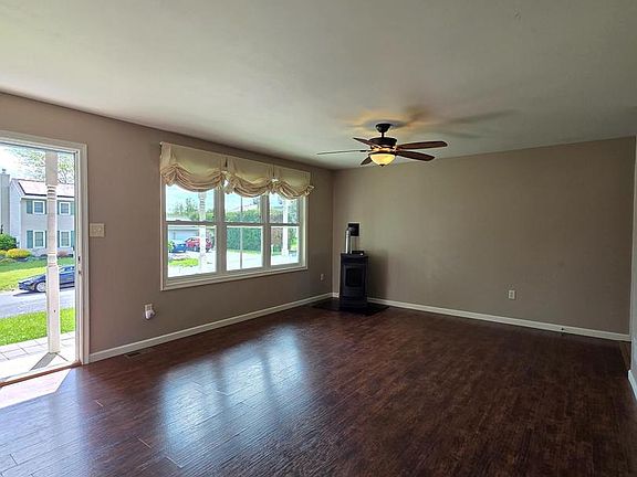 5th image of 272 Hope Dr