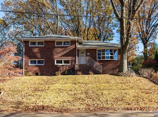435 Ridgeland Ter, Leonia, NJ 07605