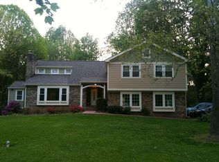 2834 Hill Rd, Vienna, VA 22181