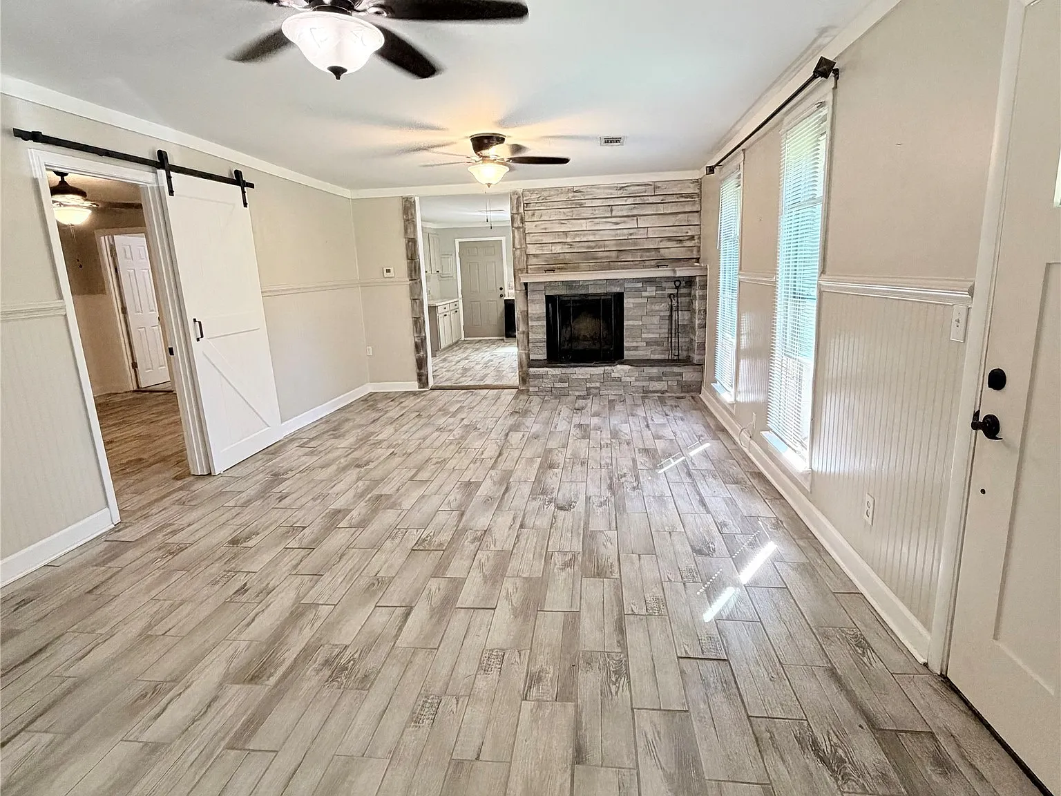 1 bed, 1.0 bath, 1040 sqft, $1,800 — Photo 3