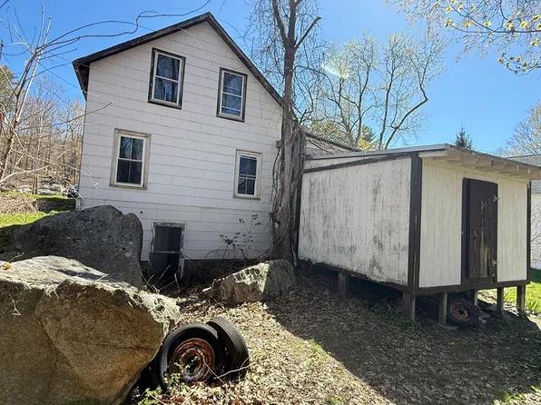 32 Charles St, Keene, NH 03431