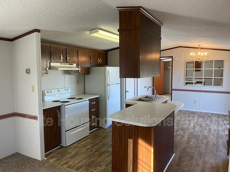 2 bed, 2.0 bath, 1000 sqft, $1,300 — Photo 2