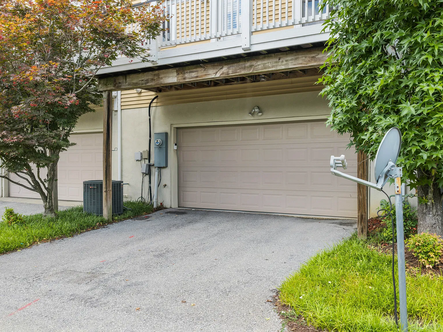 3 bed, 2.5 bath, 1696 sqft, $2,350 — Photo 2