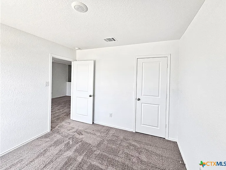 805 Riviera Ct — Photo 15
