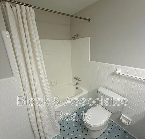 212 Sampson St — Photo 29