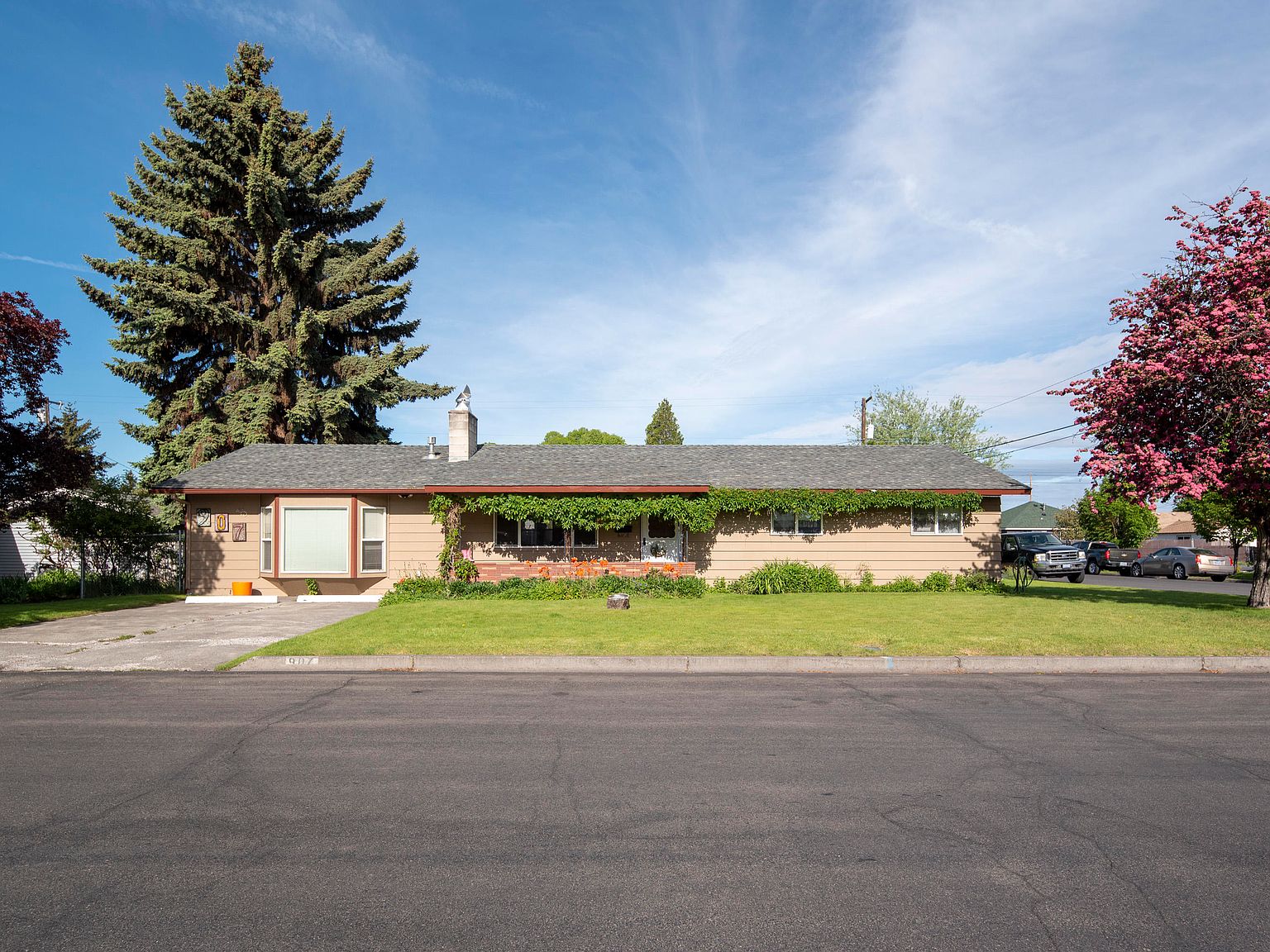 907 SW 12th St, Redmond, OR 97756 Zillow