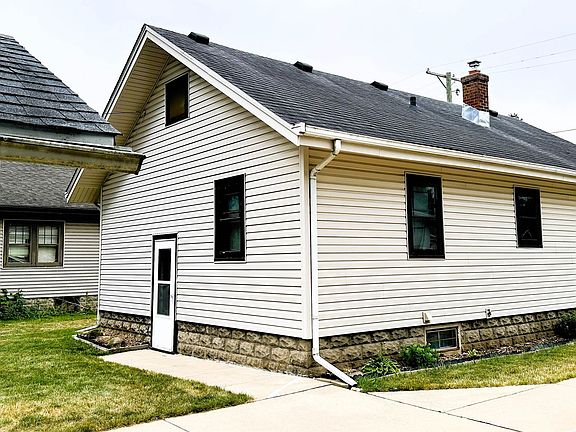 5th image of 1621 Latham St