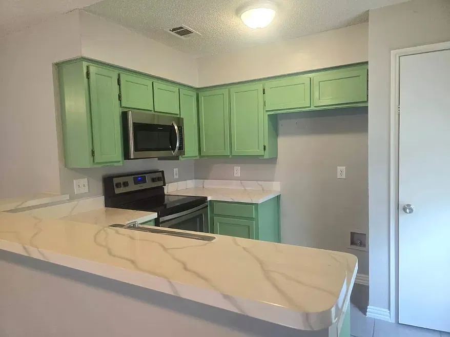 3 bed, 1261 sqft, $1,800 — Photo 3