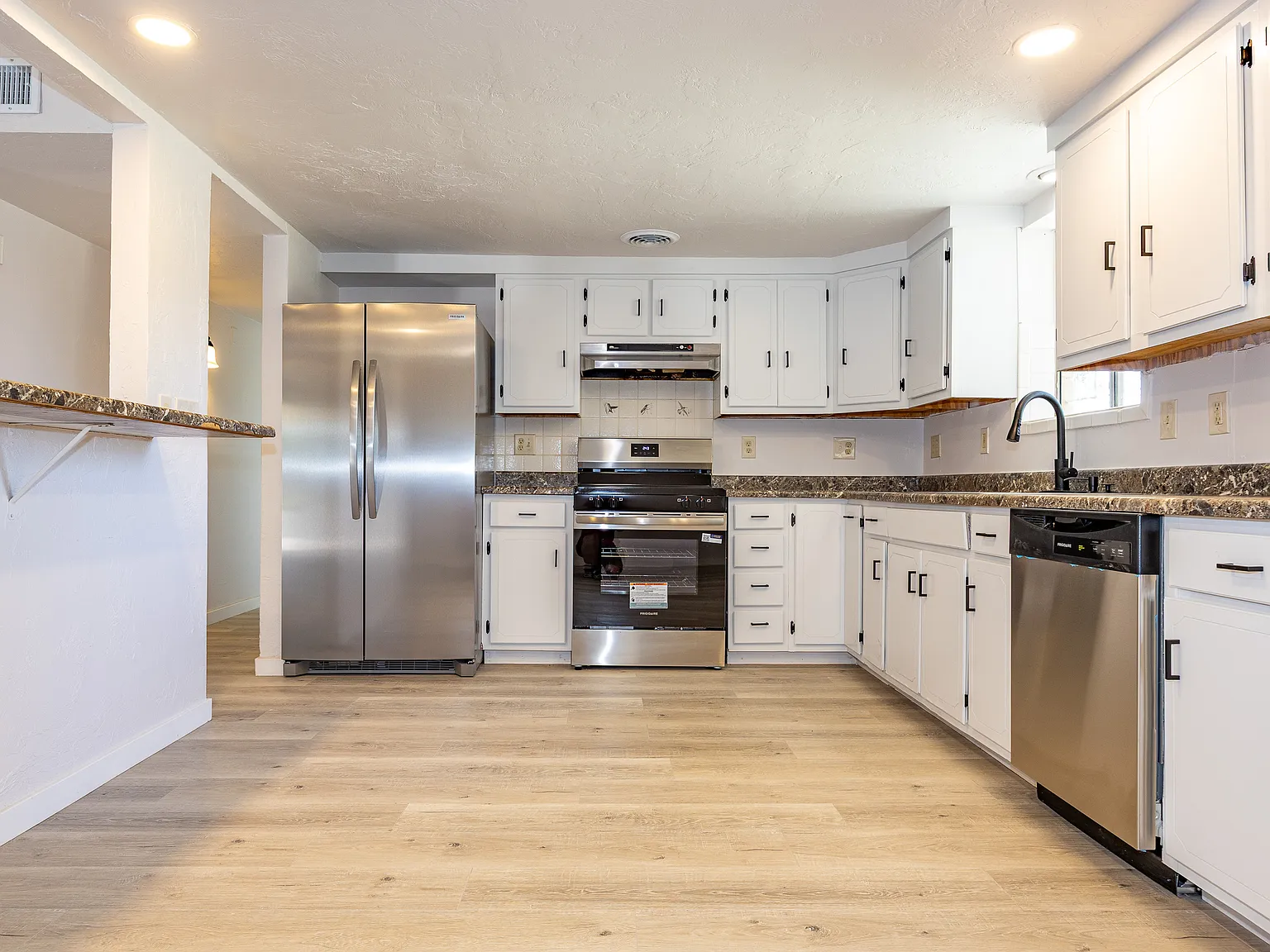4 bed, 1600 sqft, $1,890 — Photo 4