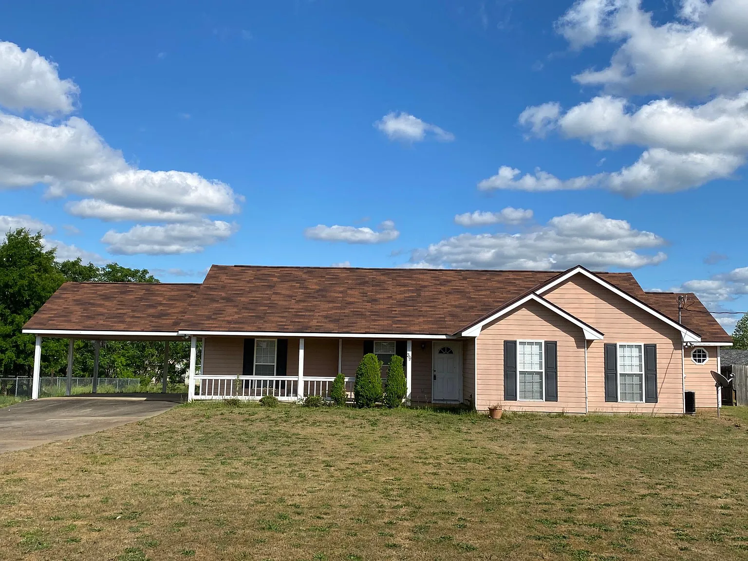 4 bed, 1618 sqft, $1,800 — Photo 1